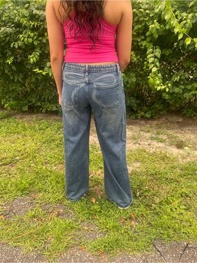 Edikted BowDetail in the Back  Petite Vyxen Vintage Washed Low Rise Baggy Jeans